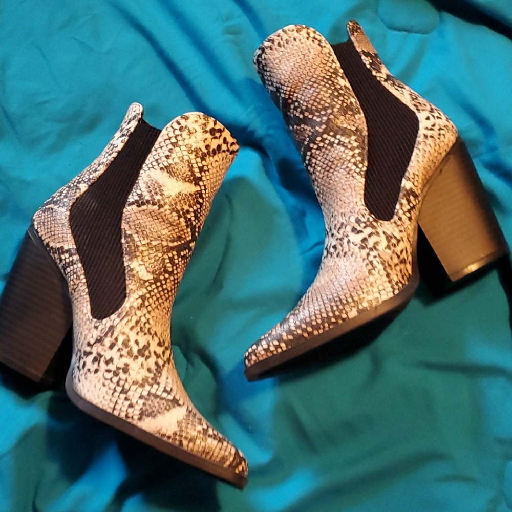 Qupid snakeskin boots